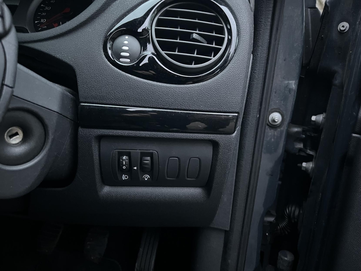 Used Renault Clio 2012 for sale - 76948932: Photo 26