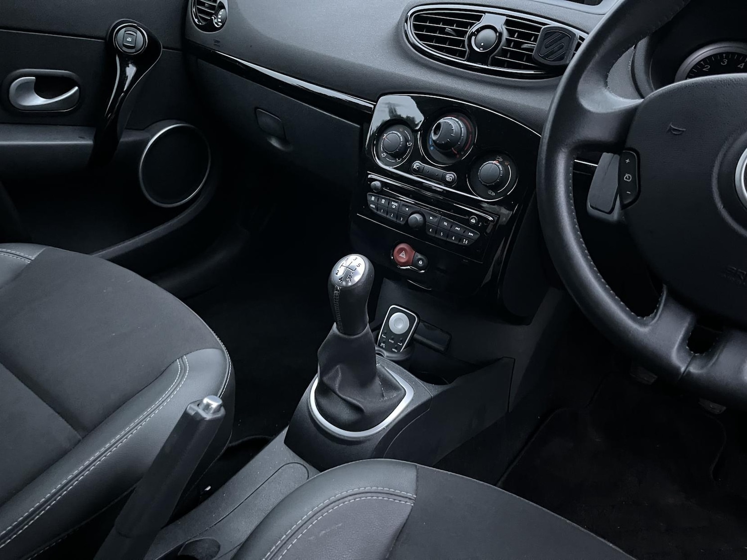 Used Renault Clio 2012 for sale - 76948932: Photo 30