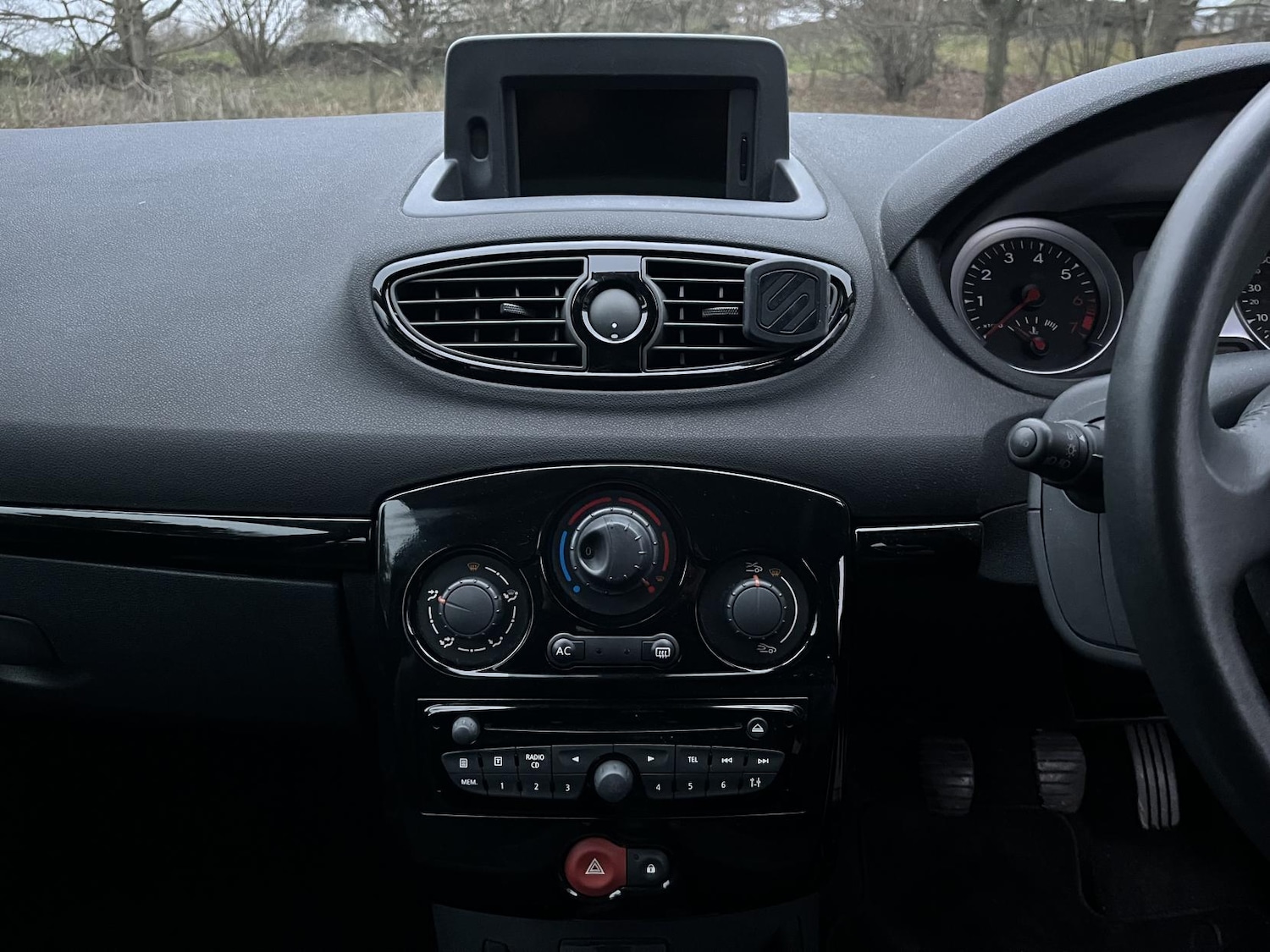 Used Renault Clio 2012 for sale - 76948932: Photo 31