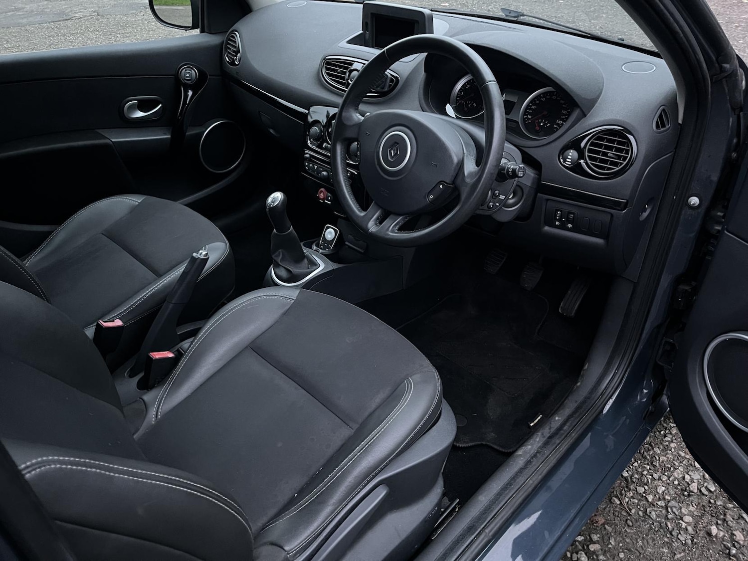 Used Renault Clio 2012 for sale - 76948932: Photo 6