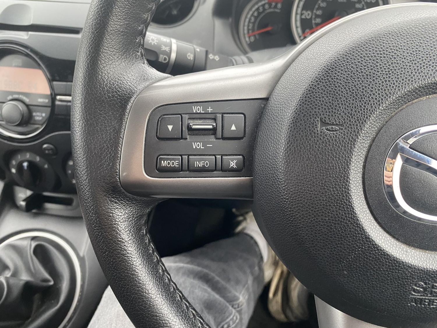 Used Mazda Mazda2 2012 for sale - 77791325: Photo 30