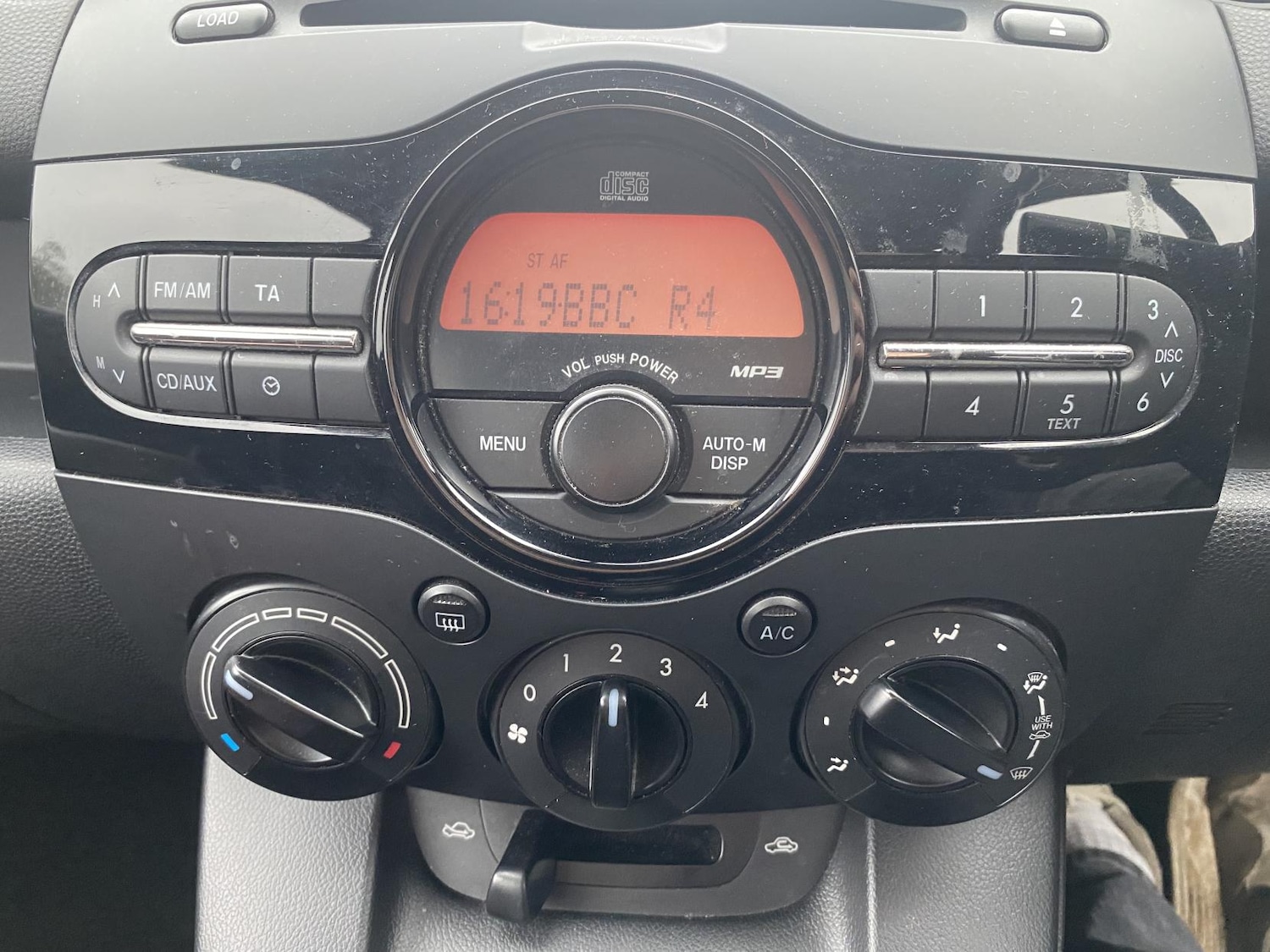 Used Mazda Mazda2 2012 for sale - 77791325: Photo 32