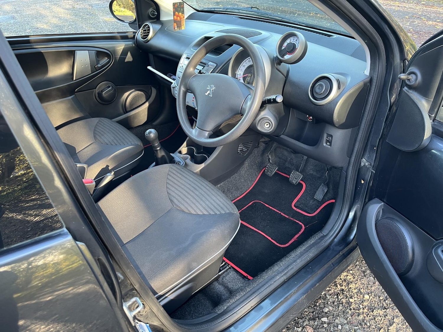 Used Peugeot 107 2014 for sale - 76945850: Photo 29