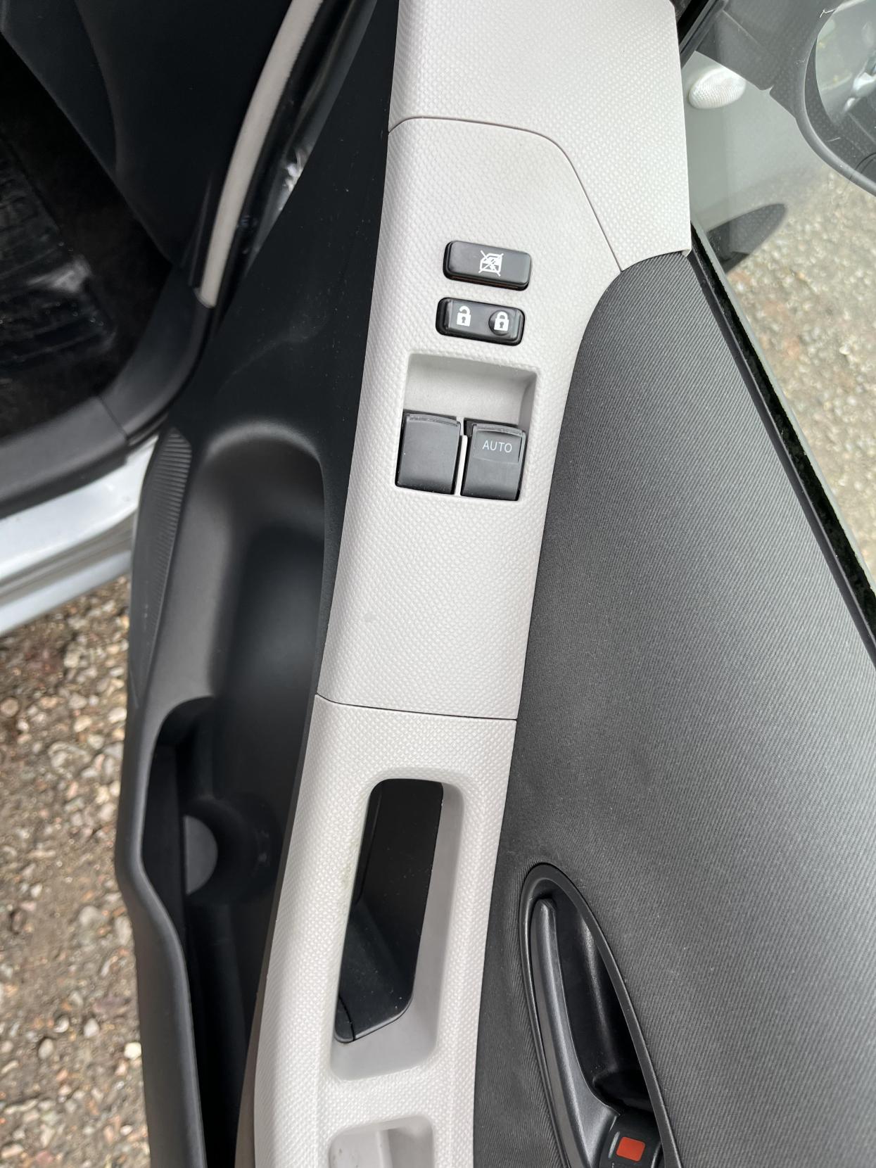 Used Toyota Yaris 2009 for sale - 76975387: Photo 28