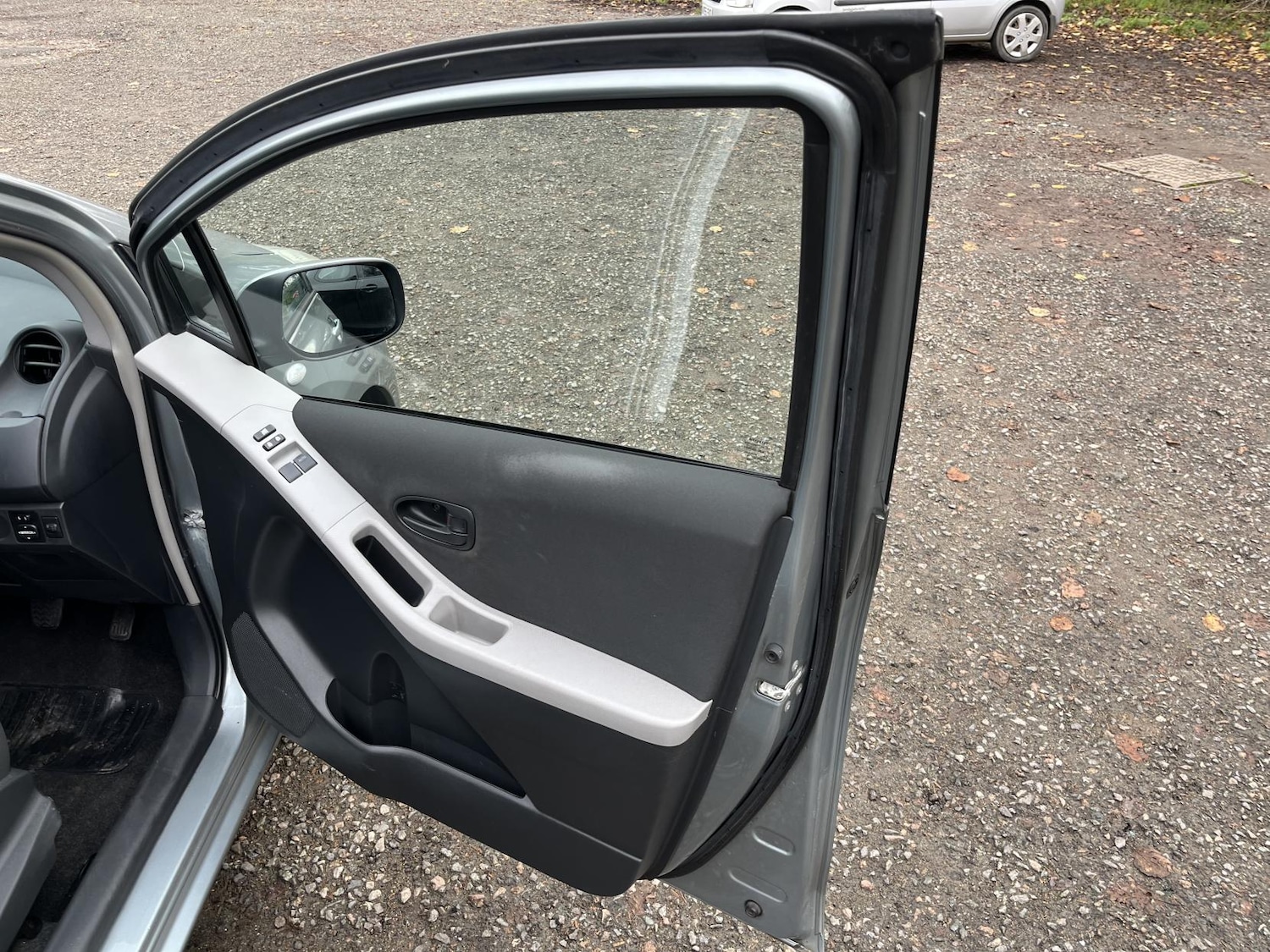 Used Toyota Yaris 2009 for sale - 76975387: Photo 29