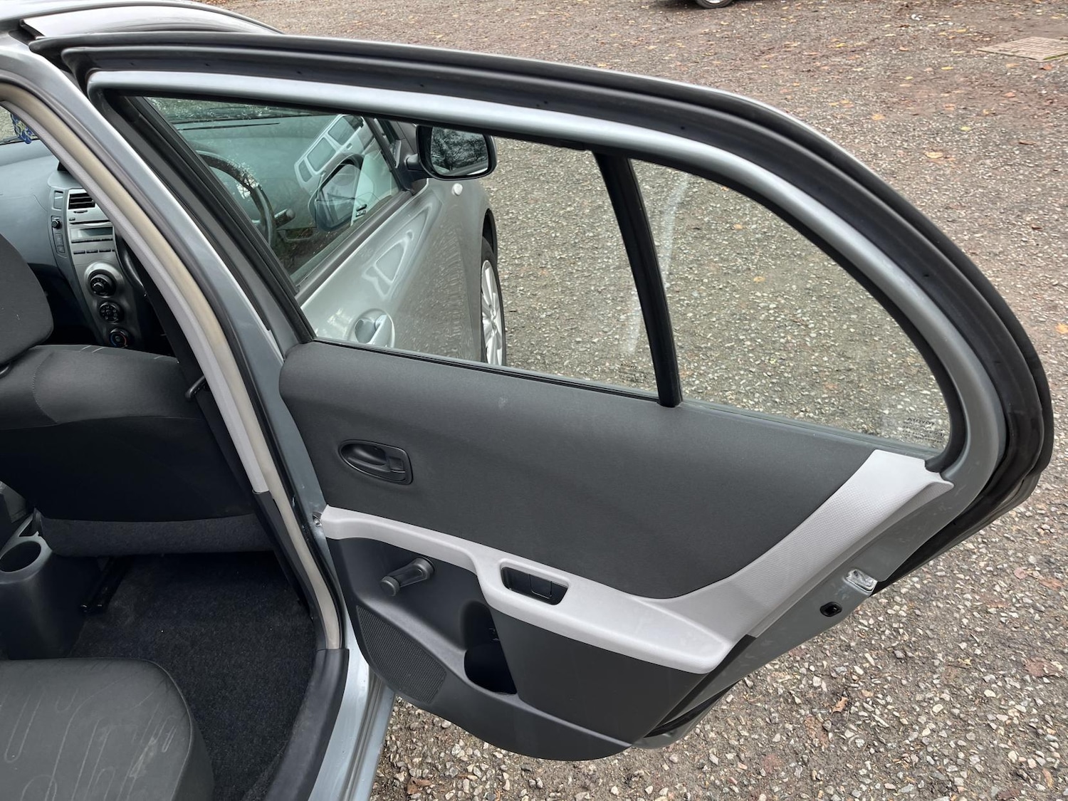 Used Toyota Yaris 2009 for sale - 76975387: Photo 31