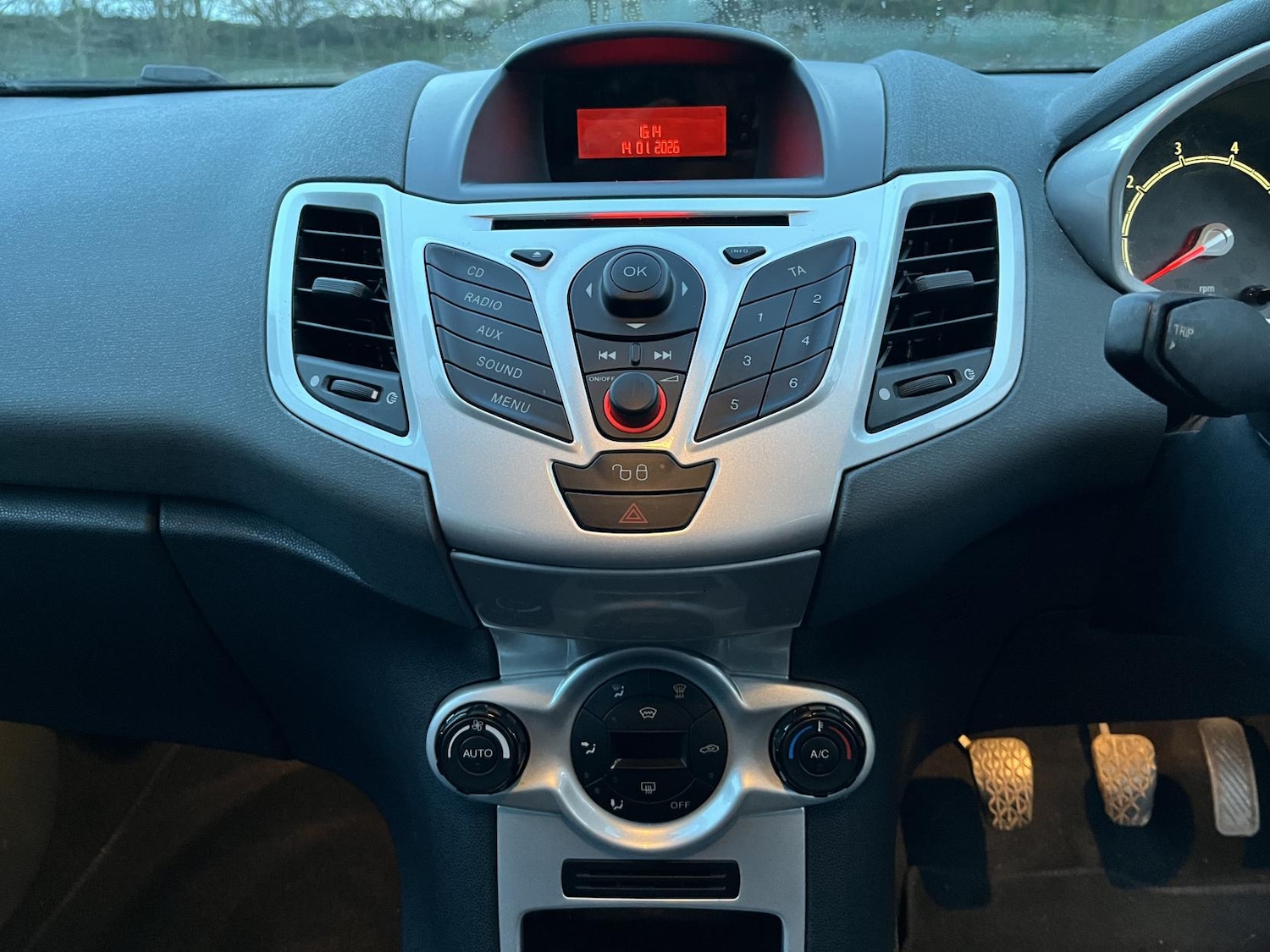 Used Ford Fiesta 2010 for sale - 77201709: Photo 27