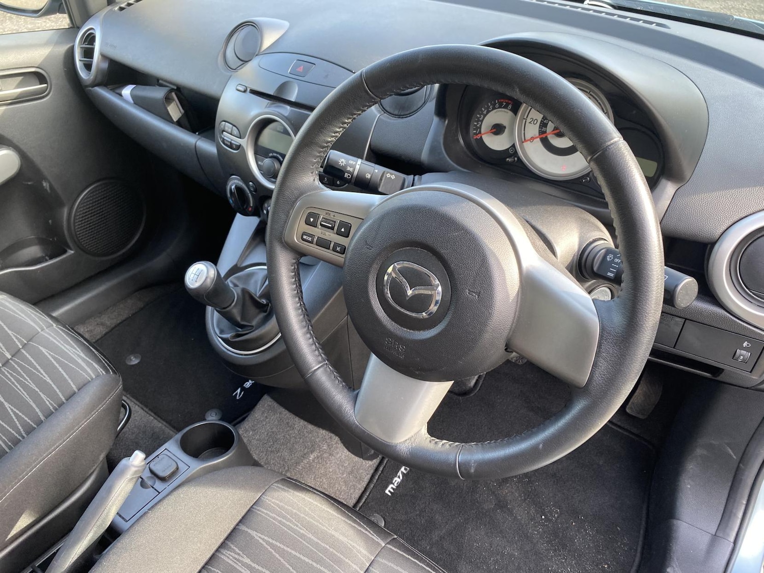 Used Mazda Mazda2 2010 for sale - 77581577: Photo 30