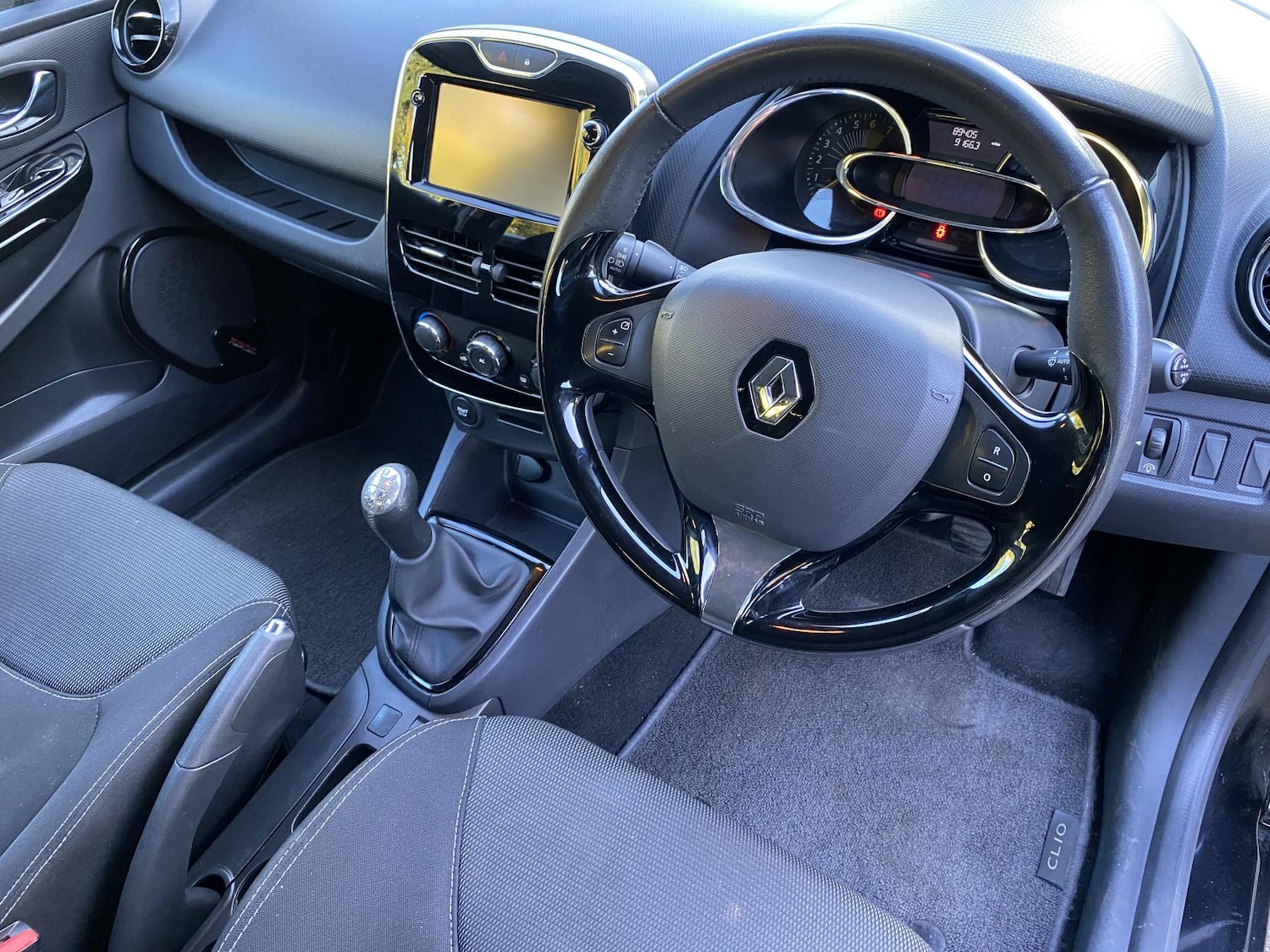 Used Renault Clio 2013 for sale - 76370036: Photo 28