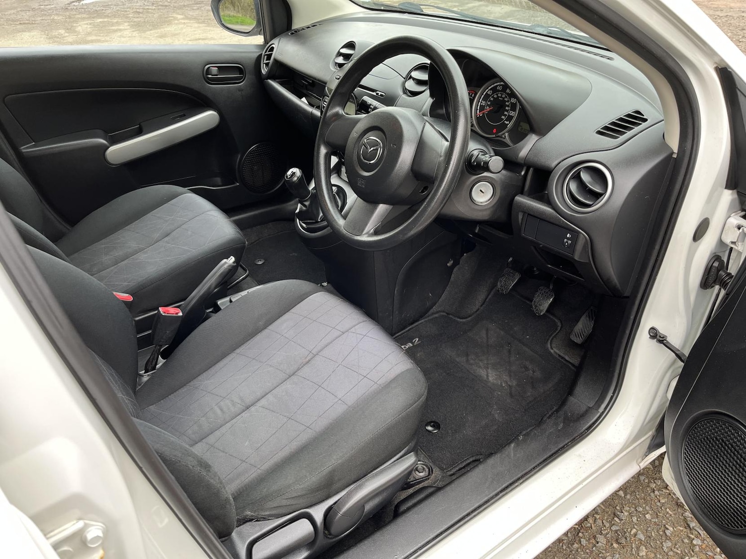 Used Mazda Mazda2 2013 for sale - 77918191: Photo 27