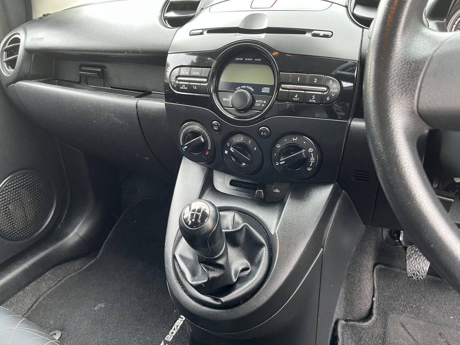 Used Mazda Mazda2 2013 for sale - 77918191: Photo 30