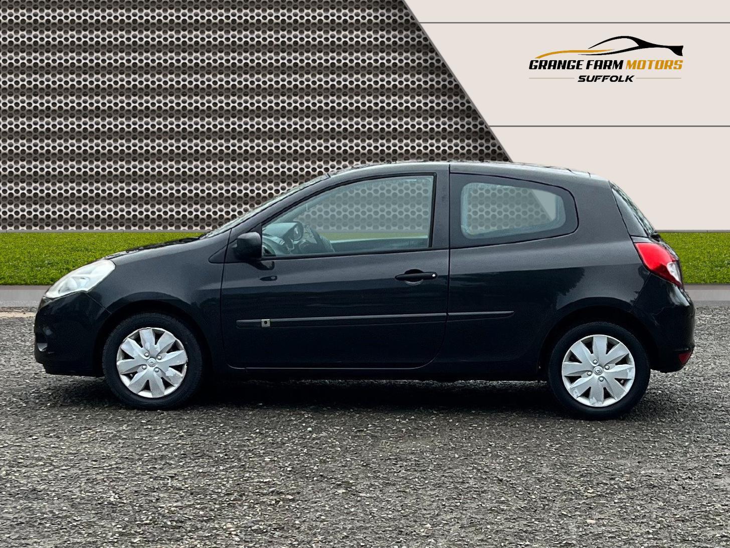 Used Renault Clio 2010 for sale - 77381188: Photo 10