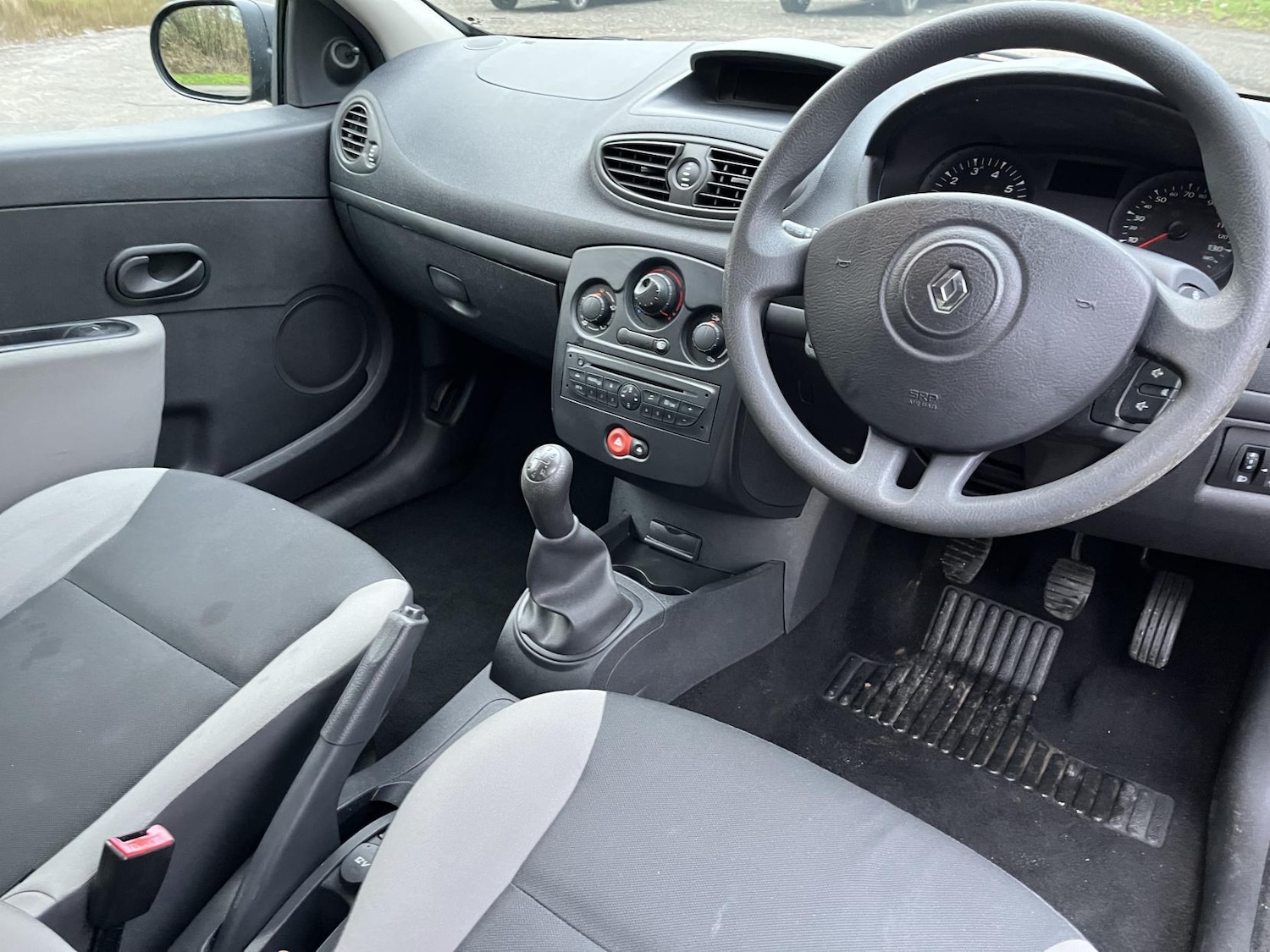 Used Renault Clio 2010 for sale - 77381188: Photo 17