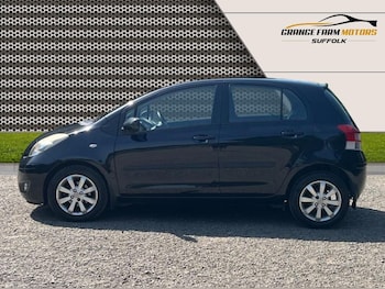 Used Toyota Yaris 2011 for sale - 79008202: Photo