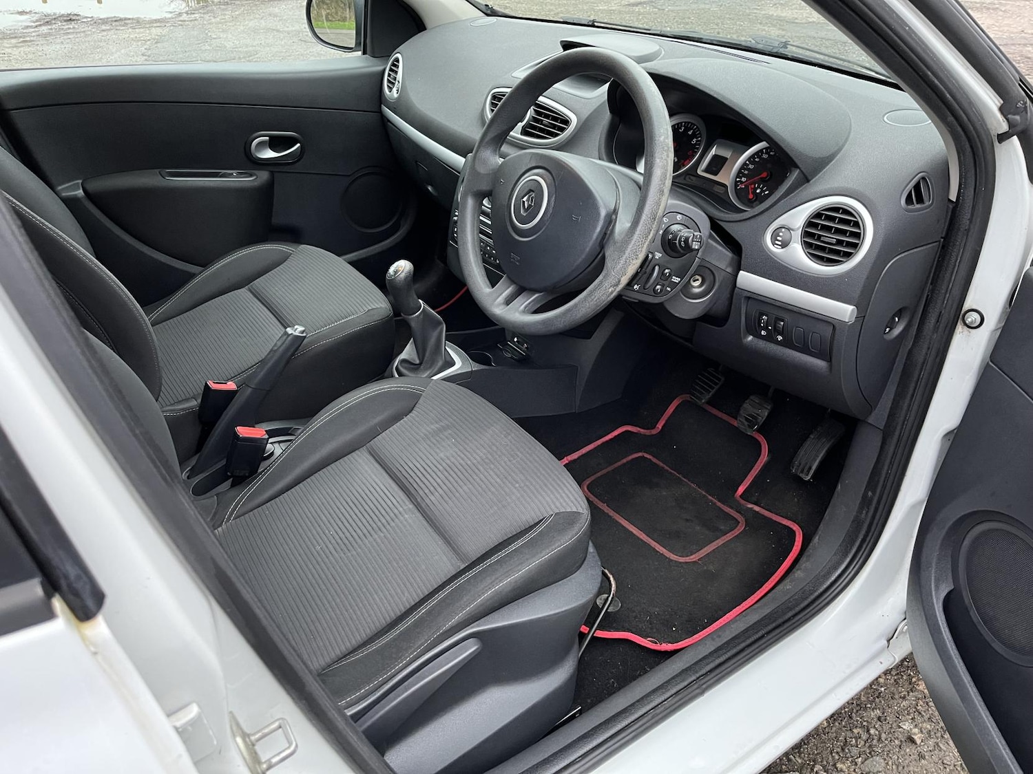 Used Renault Clio 2012 for sale - 77409907: Photo 27