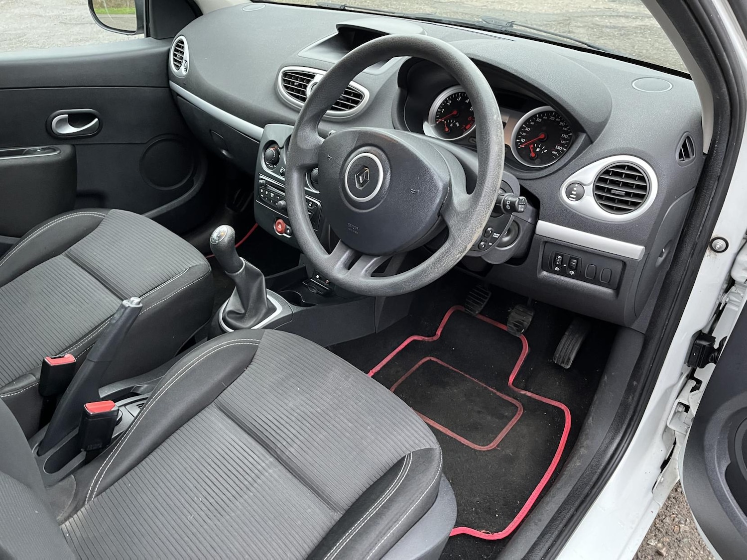 Used Renault Clio 2012 for sale - 77409907: Photo 28