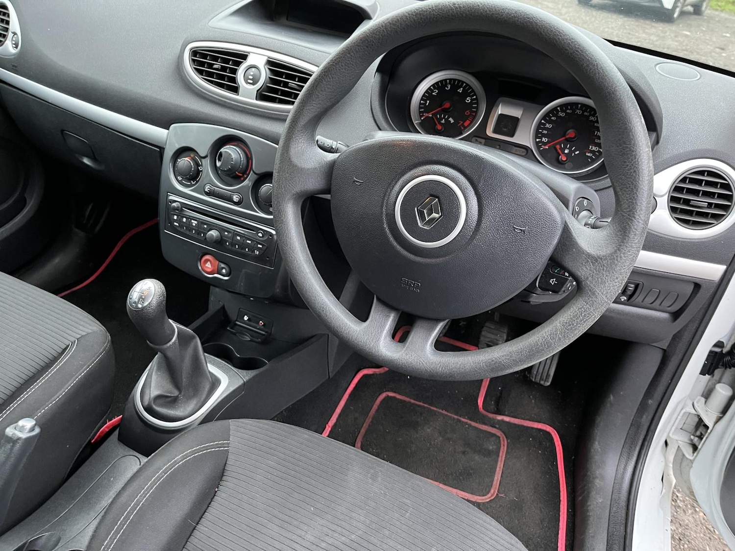 Used Renault Clio 2012 for sale - 77409907: Photo 29