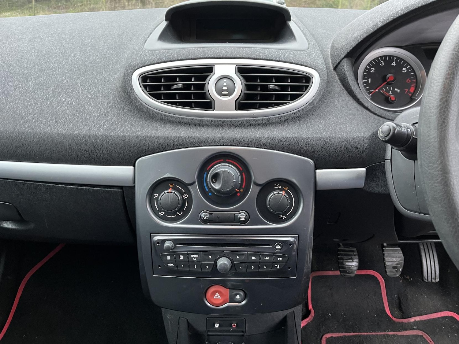 Used Renault Clio 2012 for sale - 77409907: Photo 31