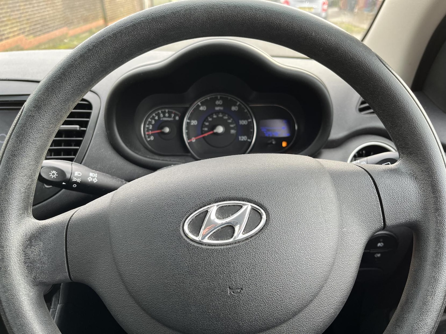 Used Hyundai i10 2011 for sale - 77694708: Photo 17