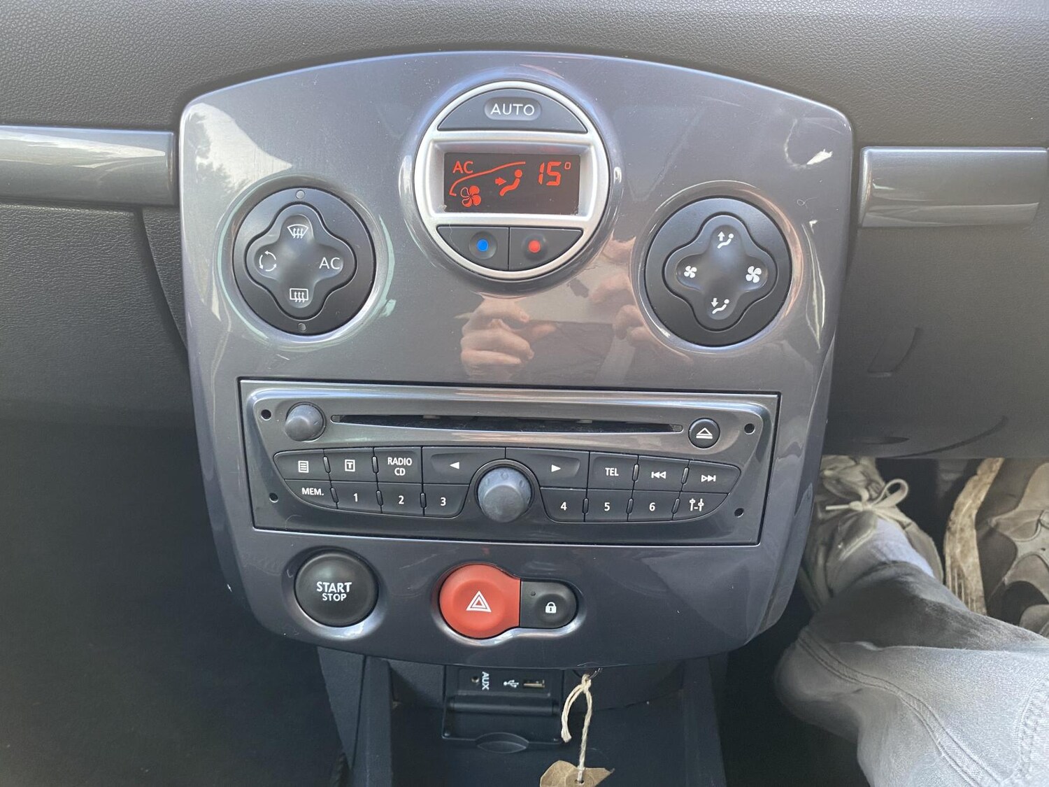 Used Renault Clio 2010 for sale - 77656707: Photo 17