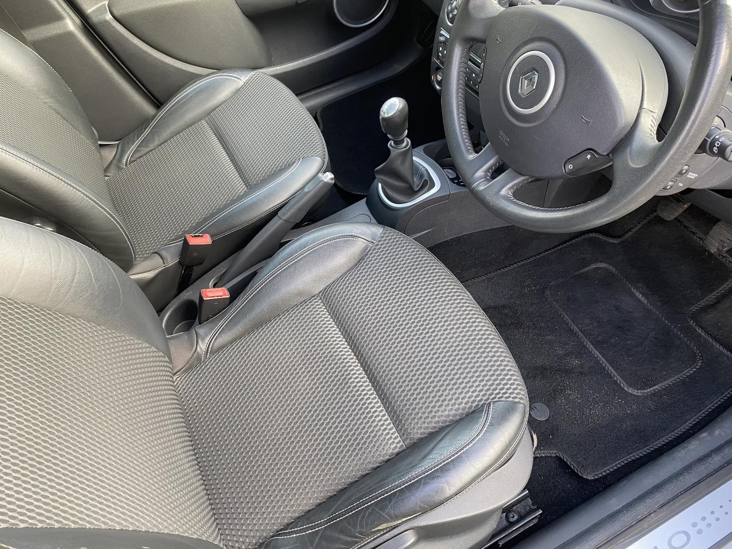 Used Renault Clio 2010 for sale - 77656707: Photo 39