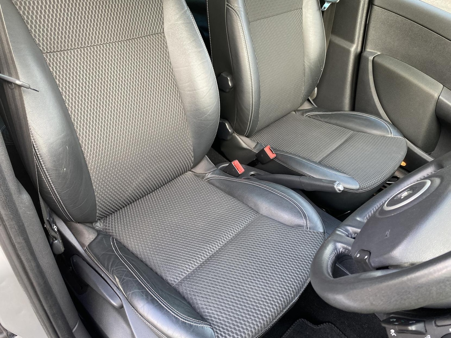 Used Renault Clio 2010 for sale - 77656707: Photo 40