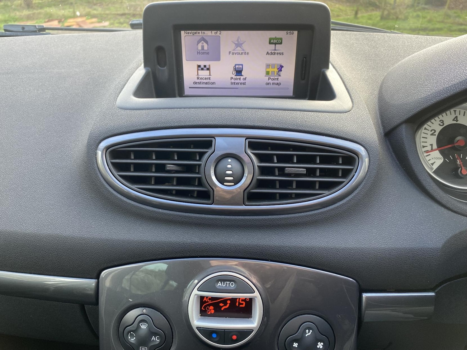 Used Renault Clio 2010 for sale - 77656707: Photo 41