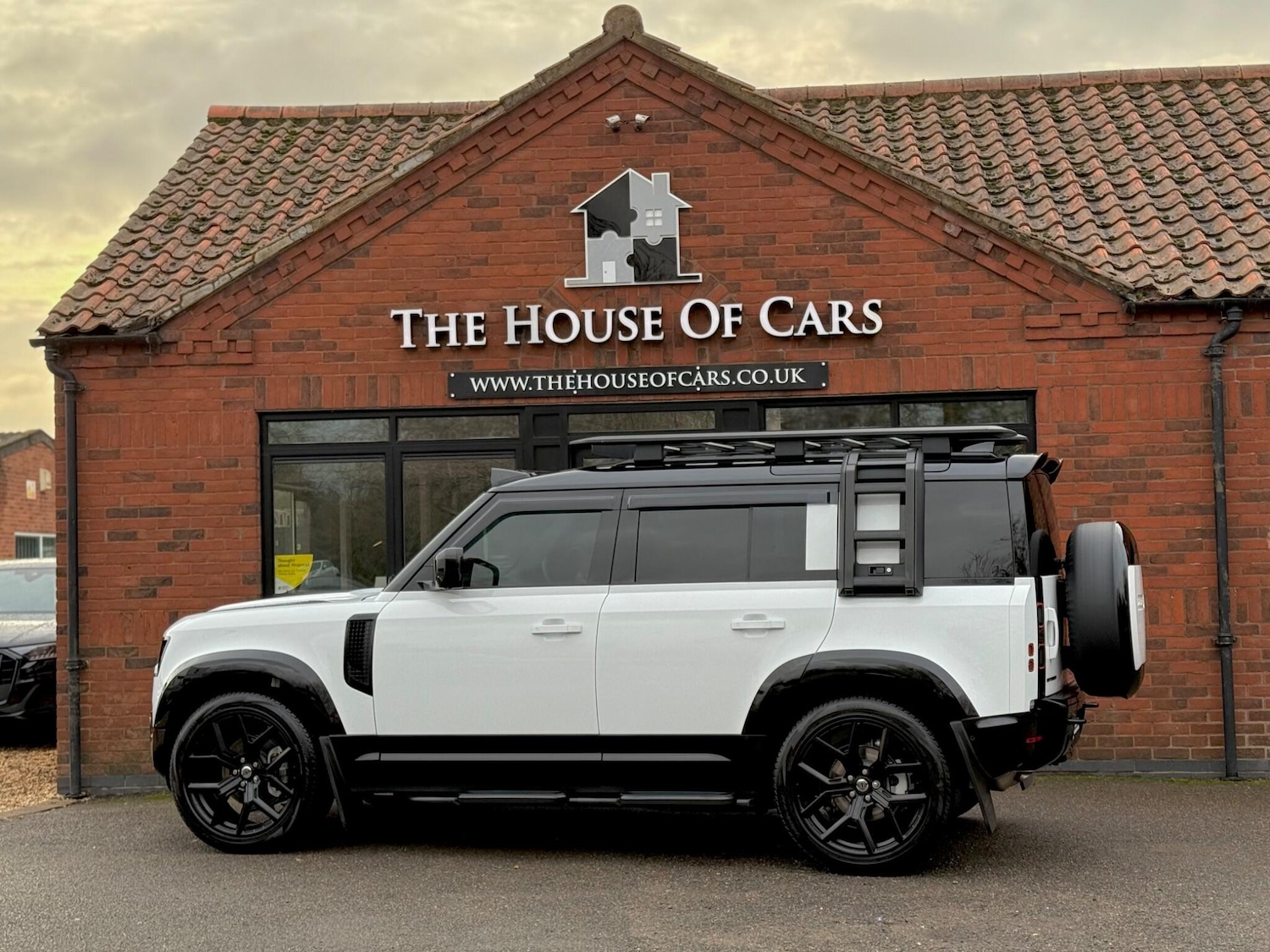 Used Land Rover Defender 110 2025 for sale - 77131394: Photo 22