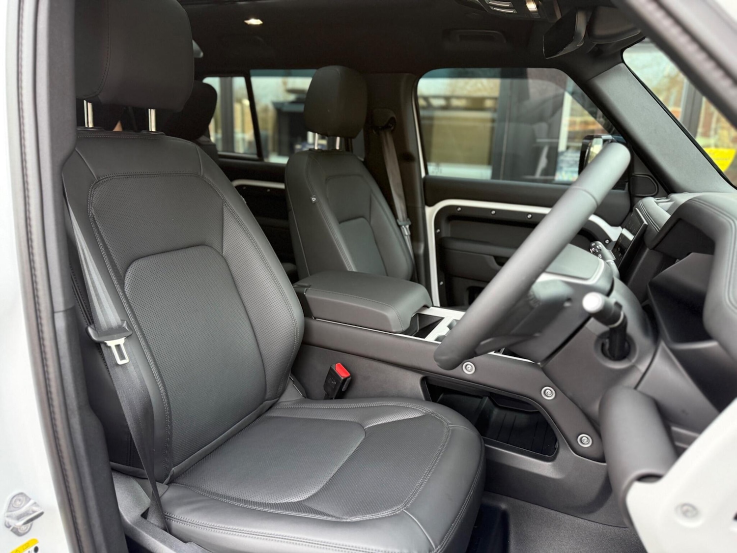 Used Land Rover Defender 110 2025 for sale - 77131394: Photo 30