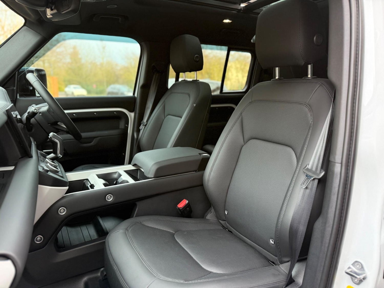 Used Land Rover Defender 110 2025 for sale - 77131394: Photo 31