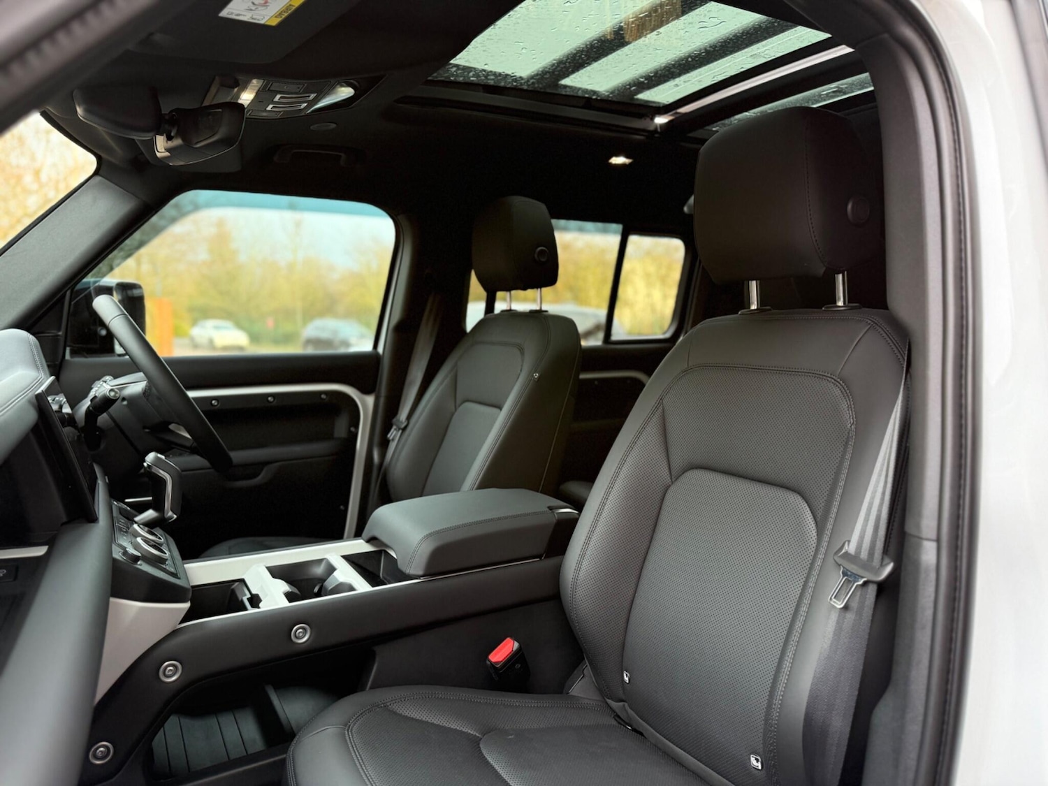 Used Land Rover Defender 110 2025 for sale - 77131394: Photo 32