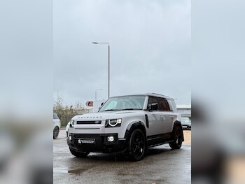 Used Land Rover Defender 110 2025 for sale - 77510143: Photo