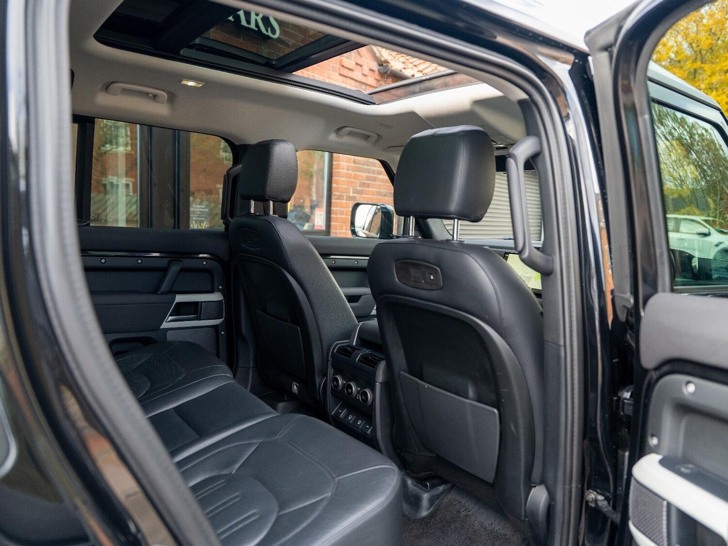 Used Land Rover Defender 110 for sale - 77738637: Photo 19