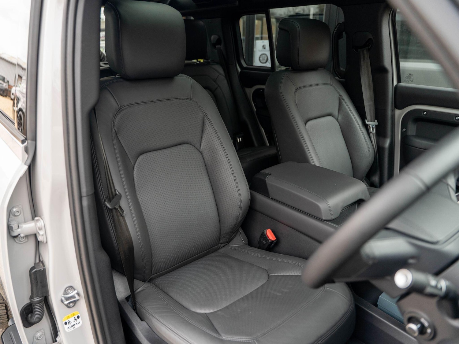 Used Land Rover Defender 110 2026 for sale - 77671121: Photo 48