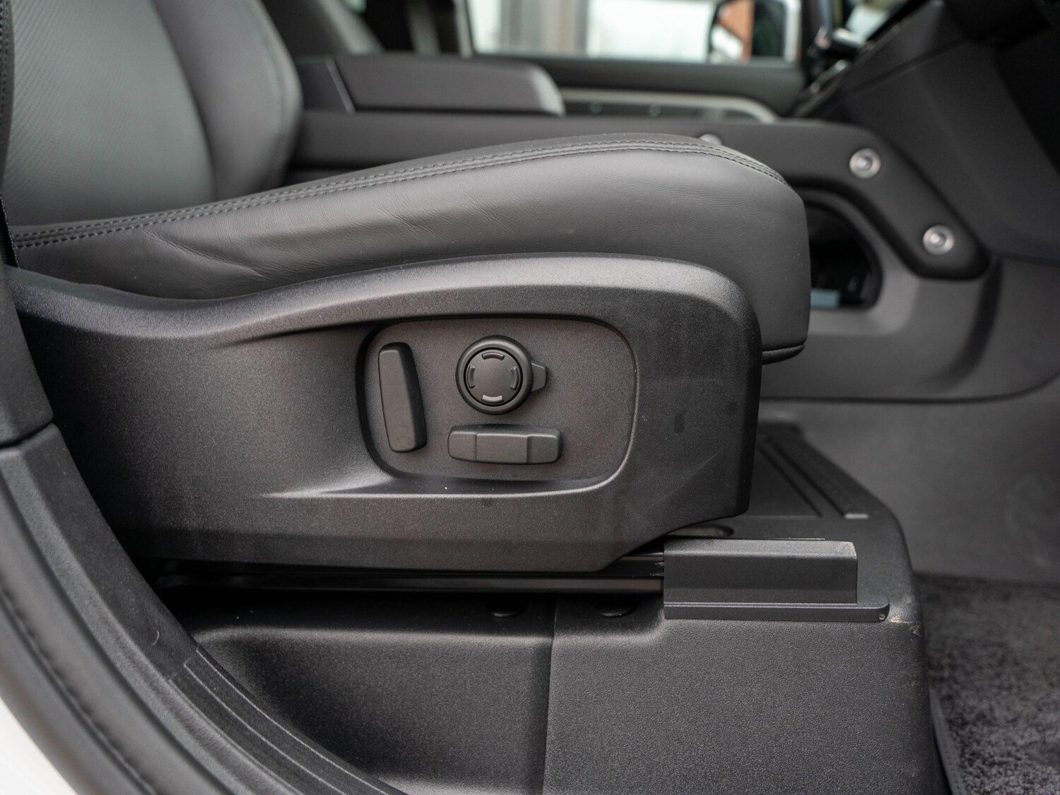 Used Land Rover Defender 110 2026 for sale - 77671121: Photo 56