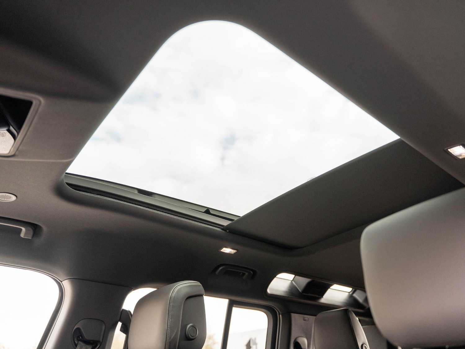 Used Land Rover Defender 110 2026 for sale - 77671121: Photo 59