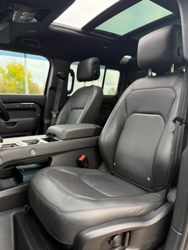 Used Land Rover Defender 110 2025 for sale - 76239343: Photo 11