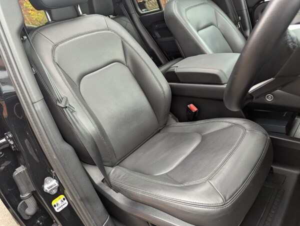 Used Land Rover Defender 110 2025 for sale - 76239343: Photo 12
