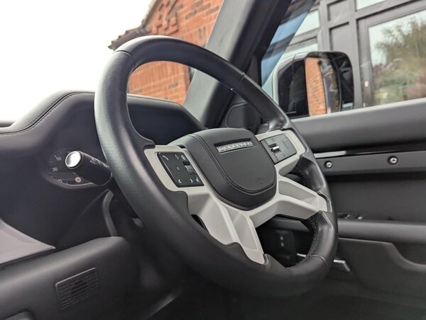 Used Land Rover Defender 110 2025 for sale - 76239343: Photo 15
