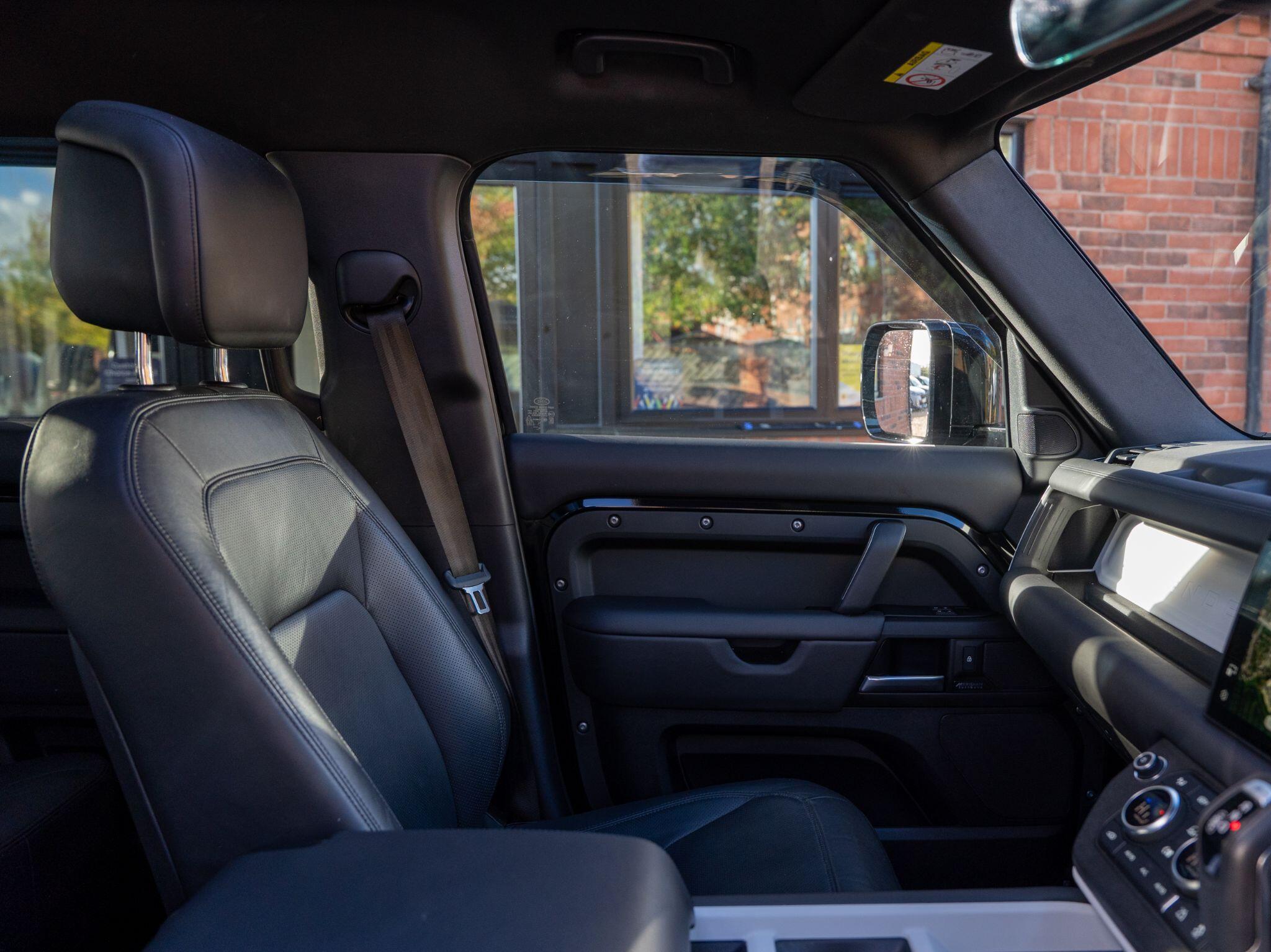 Used Land Rover Defender 110 2025 for sale - 76239343: Photo 41