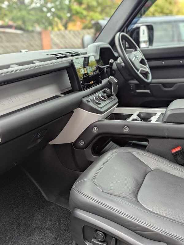 Used Land Rover Defender 110 2025 for sale - 76239343: Photo 9