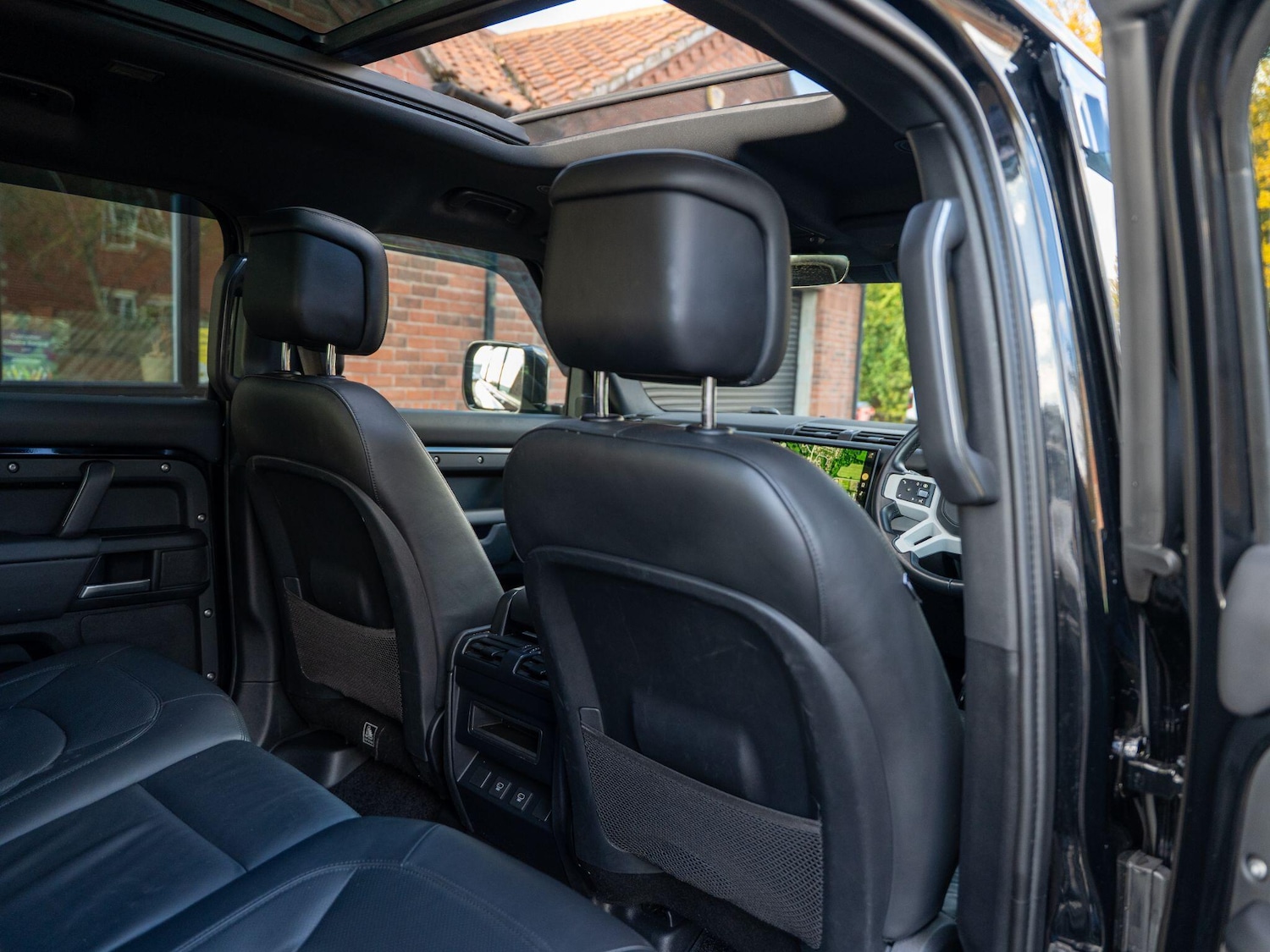 Used Land Rover Defender 110 for sale - 76997447: Photo 47