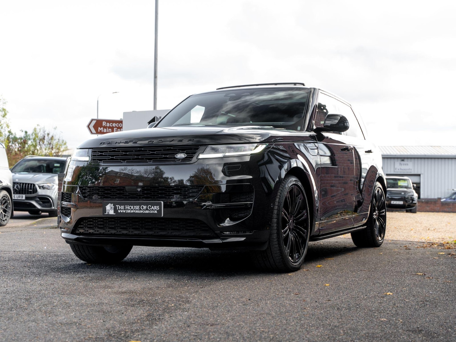 Used Land Rover Range Rover Sport 2024 for sale - 76989547: Photo 4