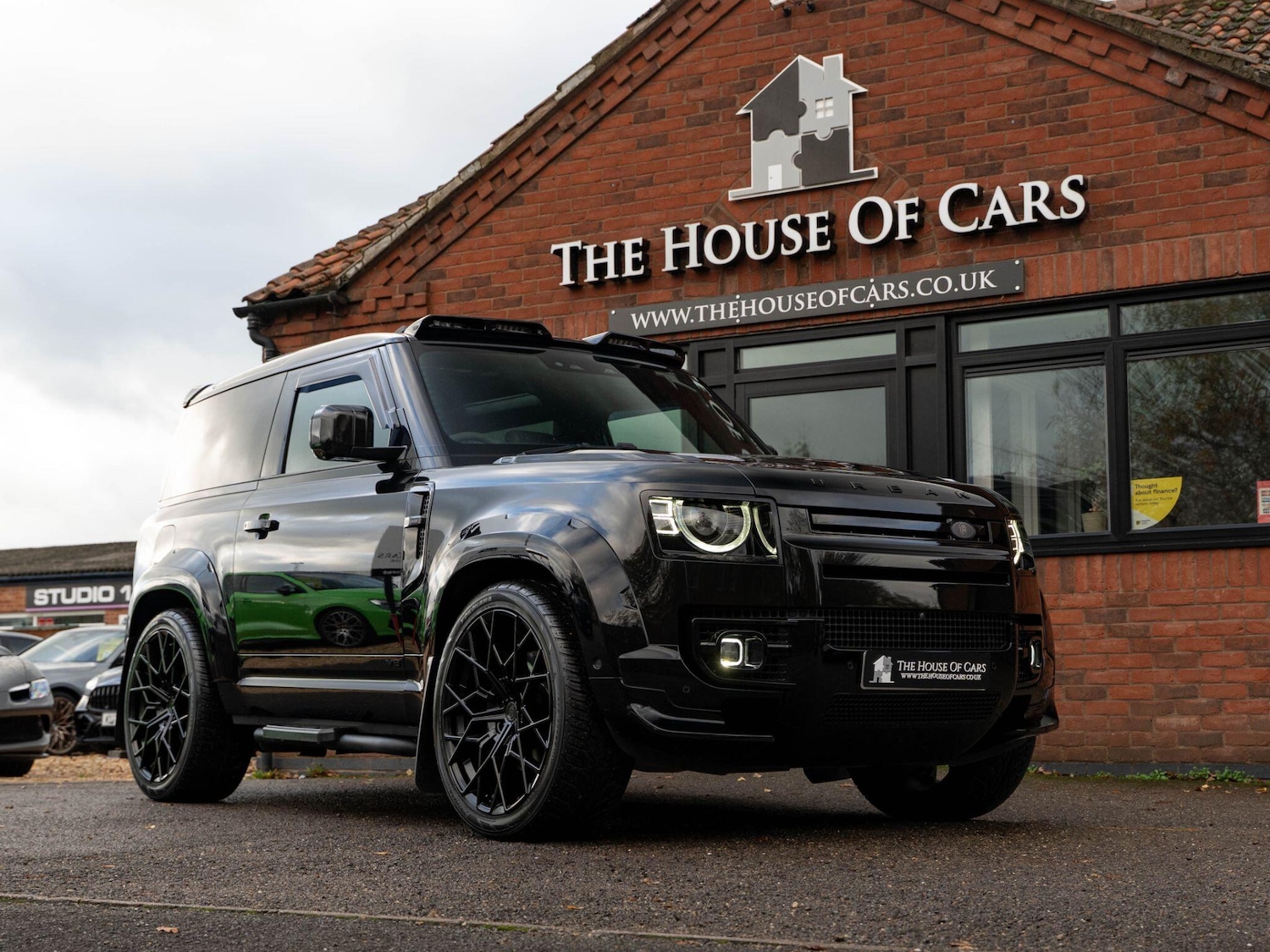 Used Land Rover Defender 90 for sale - 76613144: Photo 1