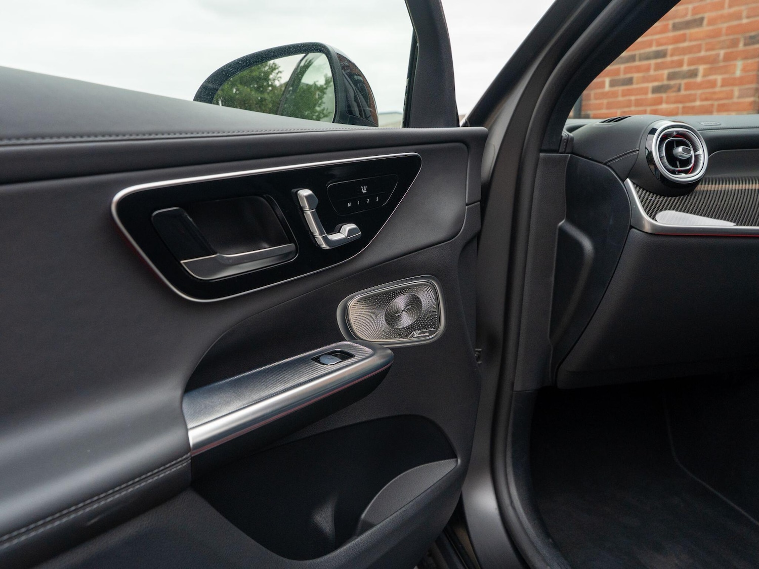 Used Mercedes-Benz GLC 2023 for sale - 76136697: Photo 77