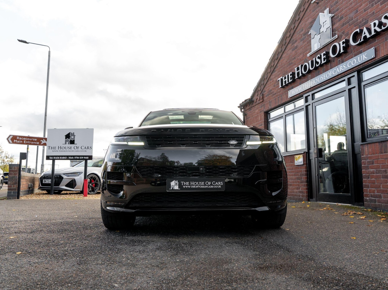 Used Land Rover Range Rover Sport 2024 for sale - 76377961: Photo 2