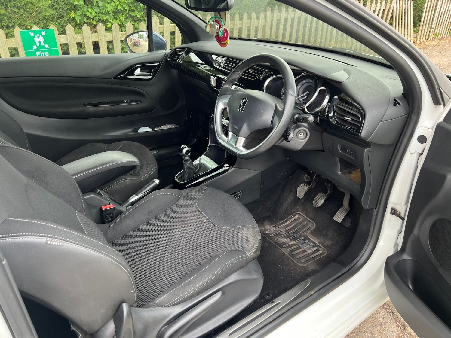 Used Citroen DS3 2014 for sale - 76609810: Photo 10