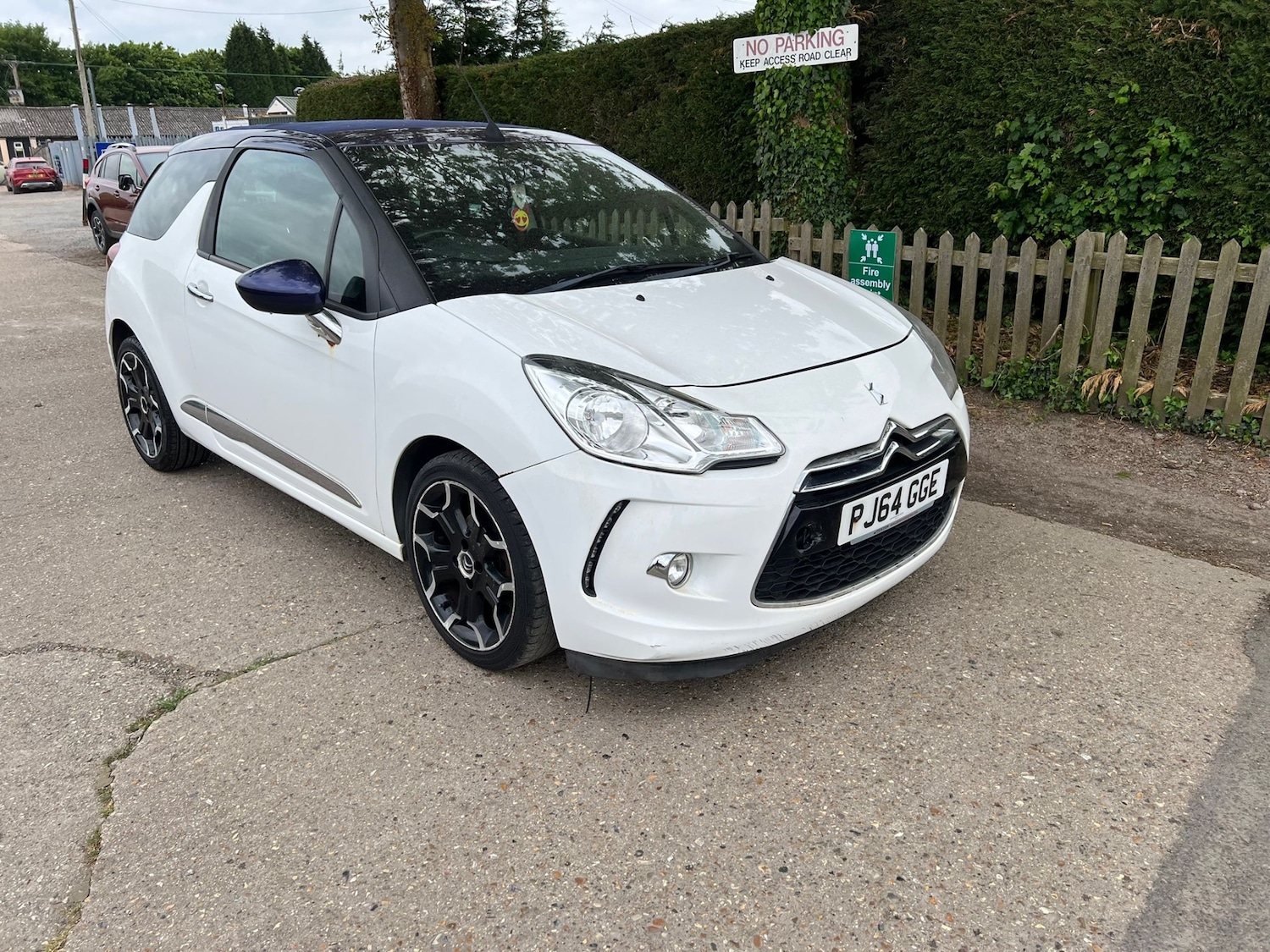 Used Citroen DS3 2014 for sale - 76609810: Photo 2