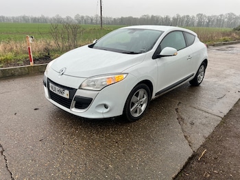 Used Renault Megane 2011 for sale - 76610820: Photo