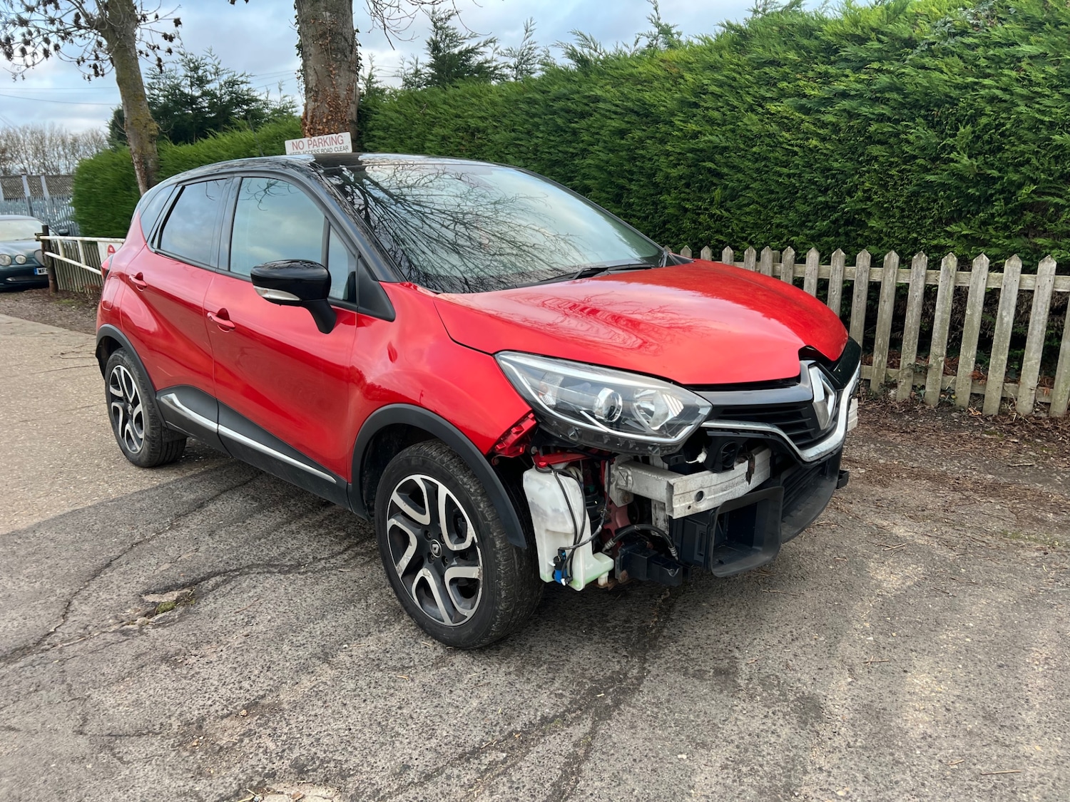 Used Renault Captur 2017 for sale - 76627070: Photo 2